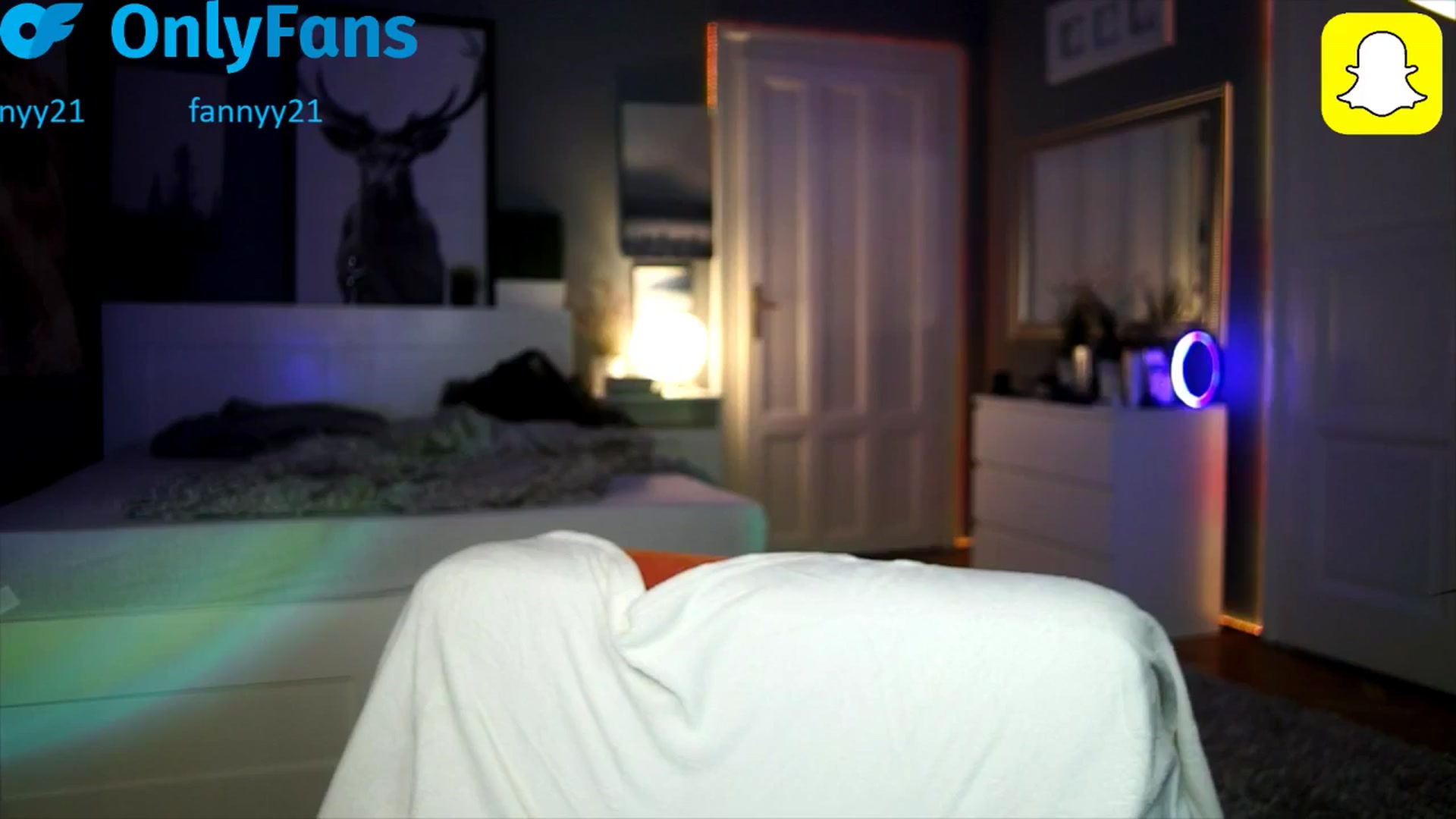 Gallery image thumbnail from Fanny21's myfreecams stream on, 10/18/2025, 19:07 image 3 of 20