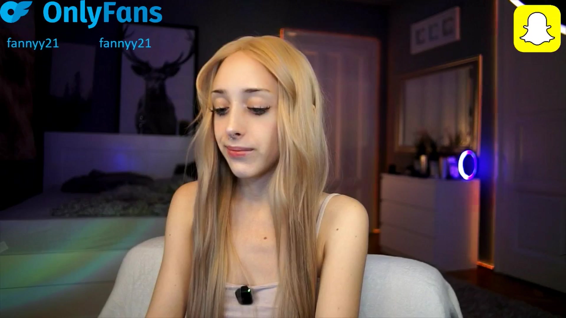 Gallery image thumbnail from Fanny21's myfreecams stream on, 10/18/2025, 19:07 image 5 of 20