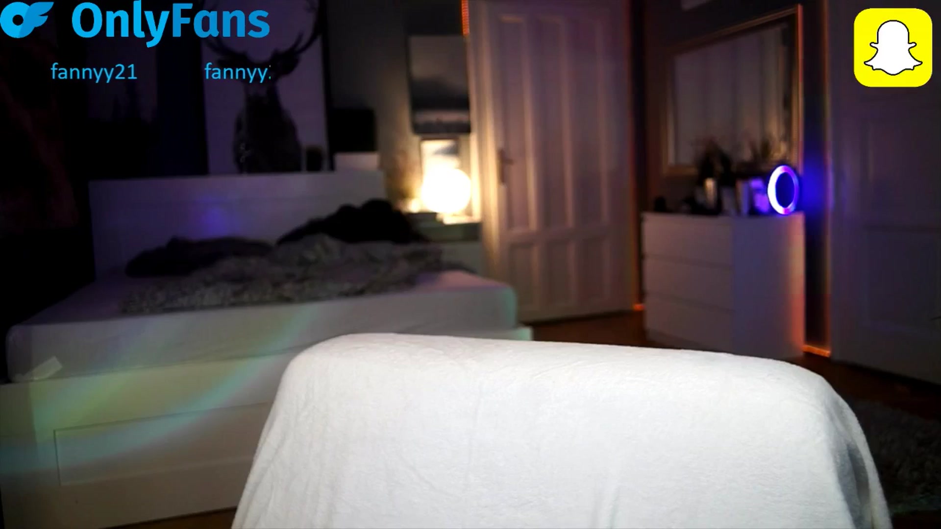 Gallery image thumbnail from Fanny21's myfreecams stream on, 10/18/2025, 19:07 image 18 of 20