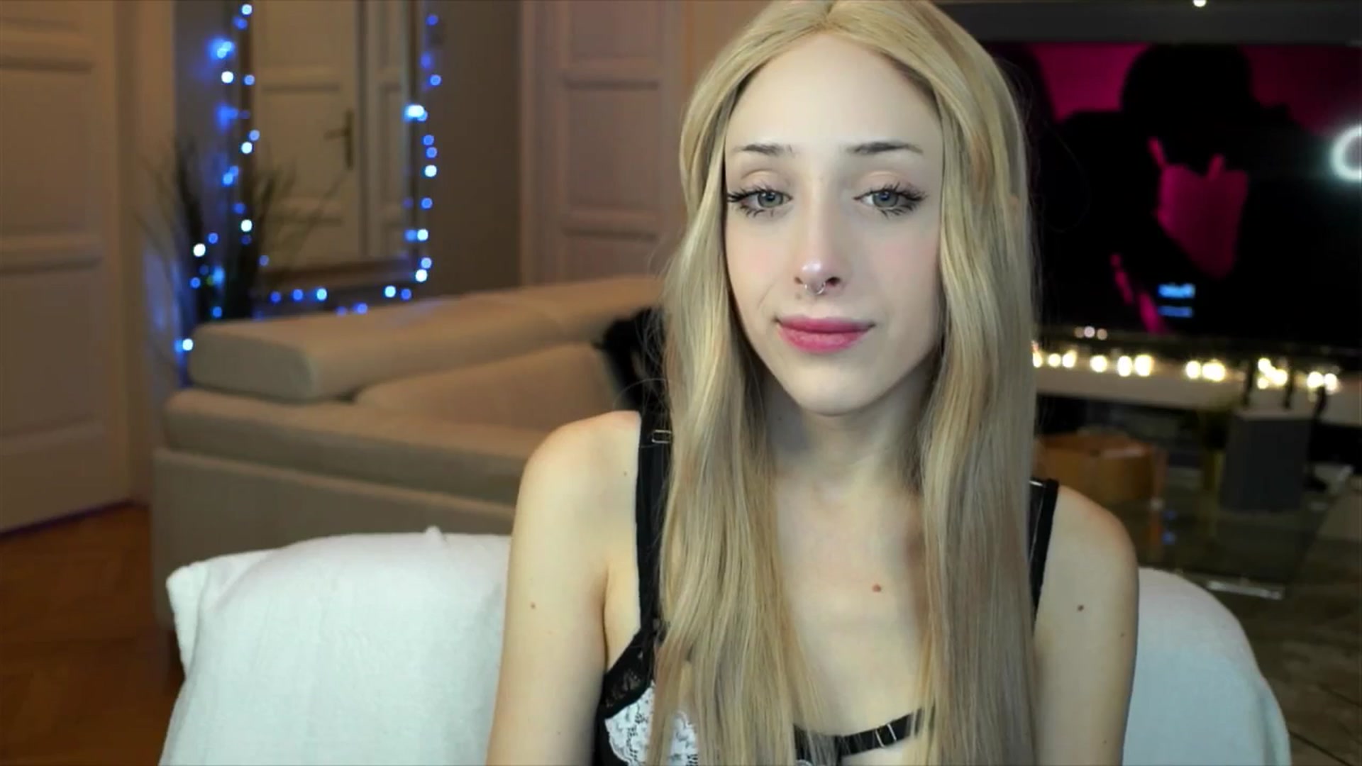 Gallery image thumbnail from Fanny21's myfreecams stream on, 10/24/2025, 18:30 image 11 of 20