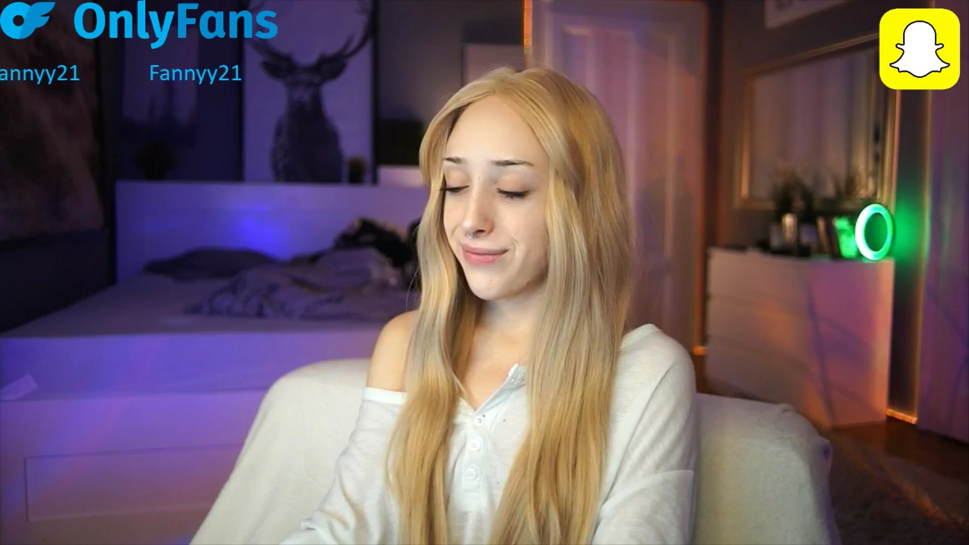 Gallery image thumbnail from Fanny21's myfreecams stream on, 10/26/2025, 23:02 image 12 of 20