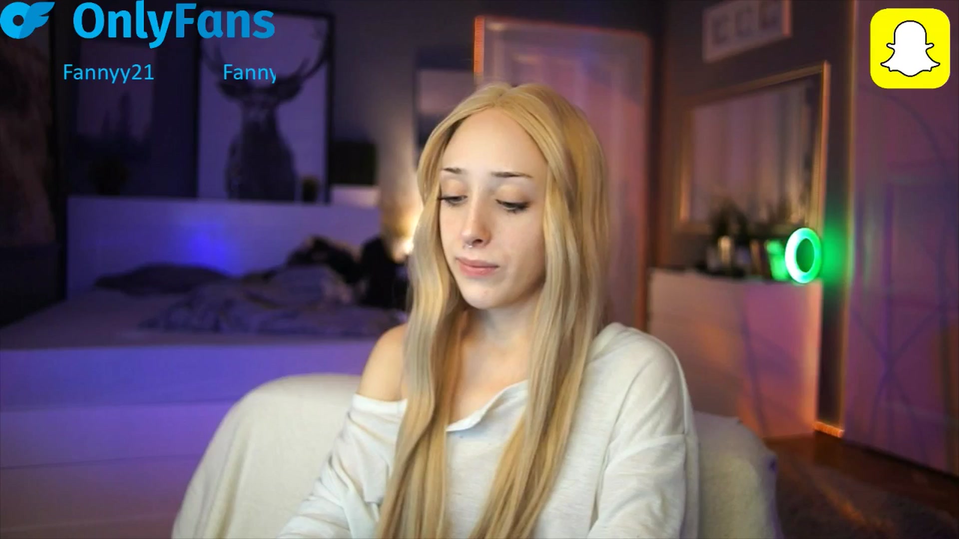 Gallery image thumbnail from Fanny21's myfreecams stream on, 10/27/2025, 24:01 image 4 of 20