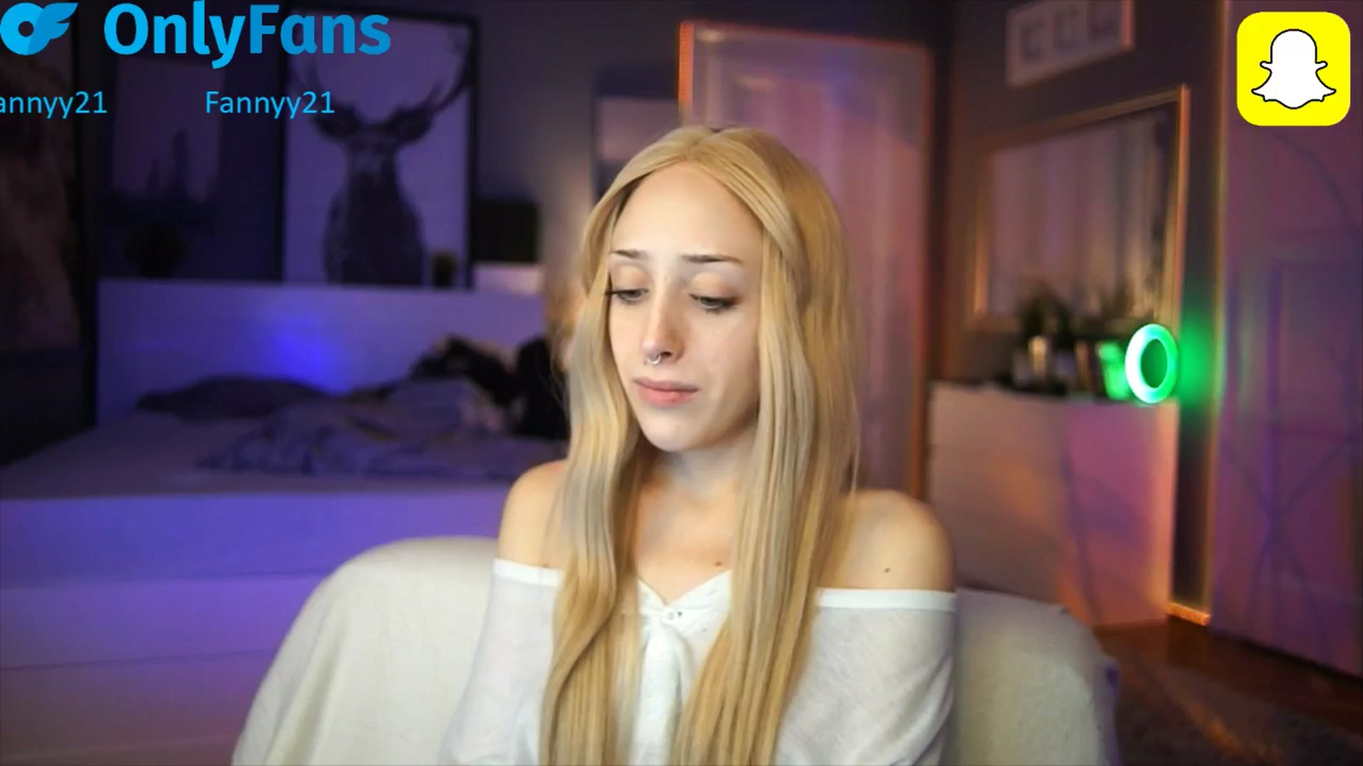 Gallery image thumbnail from Fanny21's myfreecams stream on, 10/27/2025, 24:25 image 9 of 20