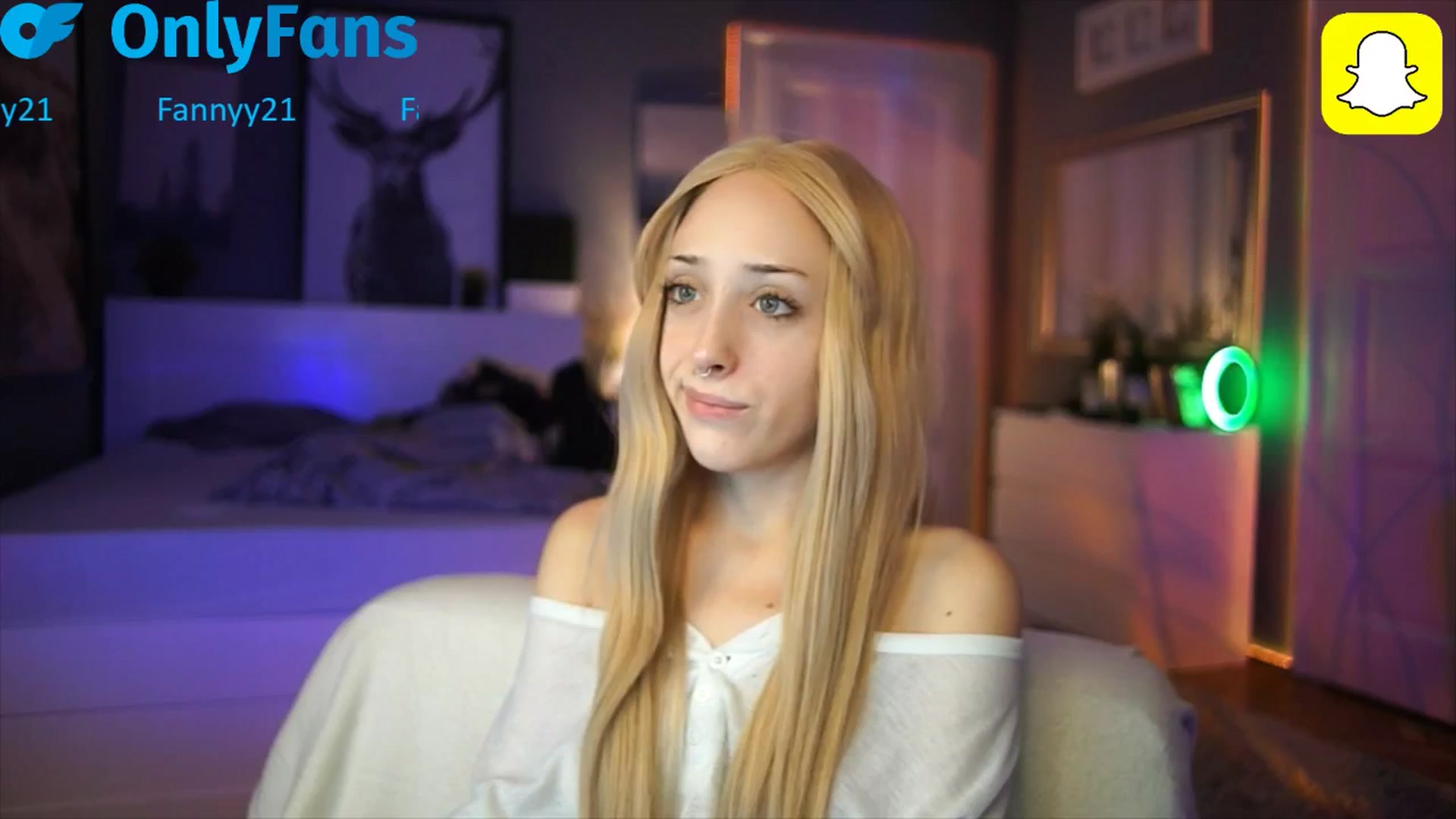 Gallery image thumbnail from Fanny21's myfreecams stream on, 10/27/2025, 24:25 image 10 of 20