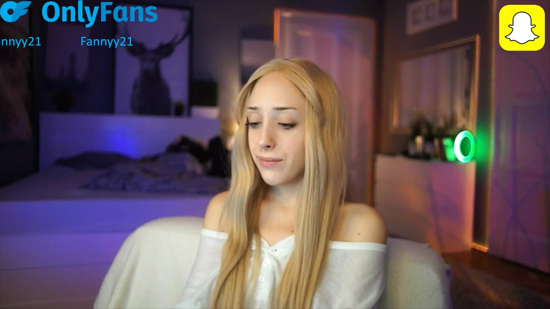 Gallery image thumbnail from Fanny21's myfreecams stream on, 10/27/2025, 24:25 image 13 of 20