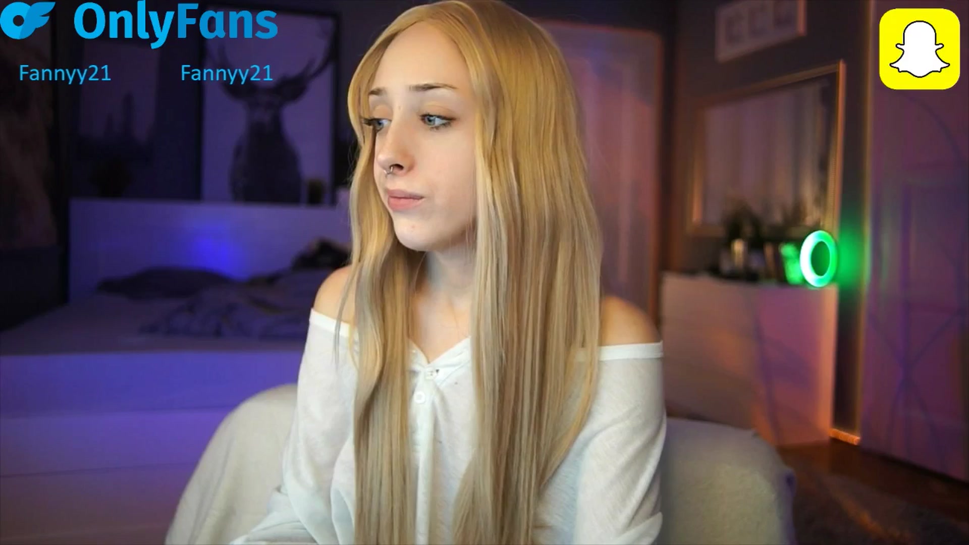 Gallery image thumbnail from Fanny21's myfreecams stream on, 10/27/2025, 24:25 image 16 of 20