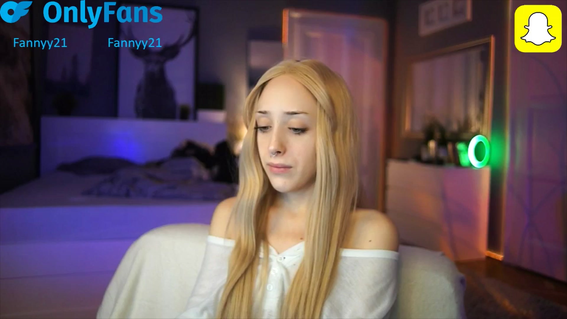 Gallery image thumbnail from Fanny21's myfreecams stream on, 10/27/2025, 24:25 image 12 of 20