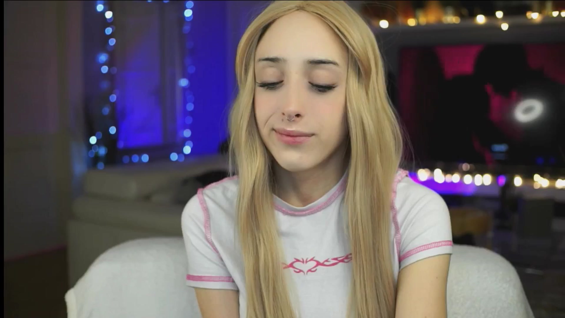 Gallery image thumbnail from Fanny21's myfreecams stream on, 10/29/2025, 22:08 image 18 of 20