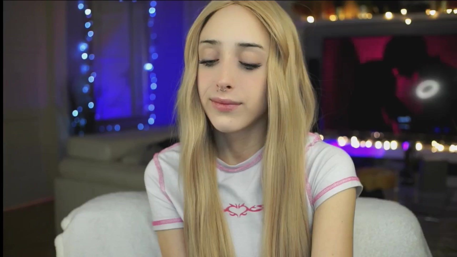 Gallery image thumbnail from Fanny21's myfreecams stream on, 10/29/2025, 22:08 image 20 of 20