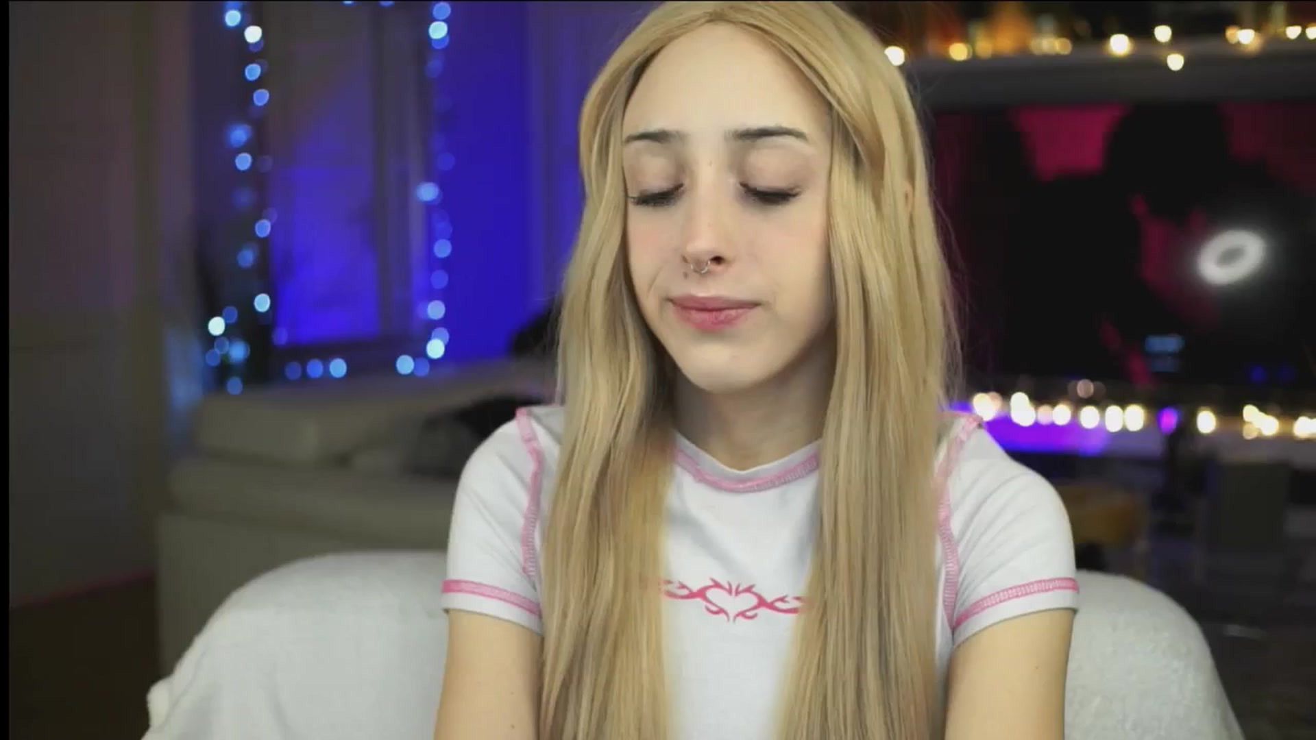 Gallery image thumbnail from Fanny21's myfreecams stream on, 10/29/2025, 22:08 image 15 of 20