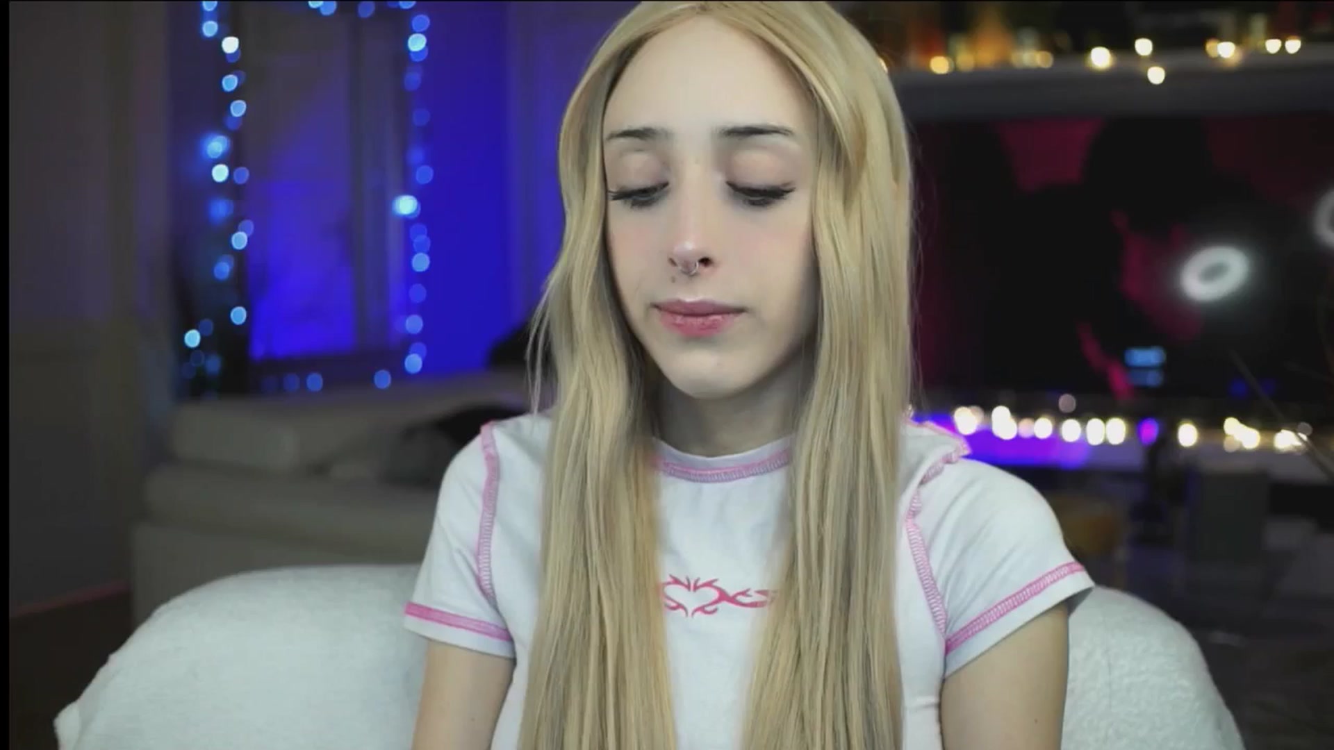 Gallery image thumbnail from Fanny21's myfreecams stream on, 10/29/2025, 22:08 image 1 of 20
