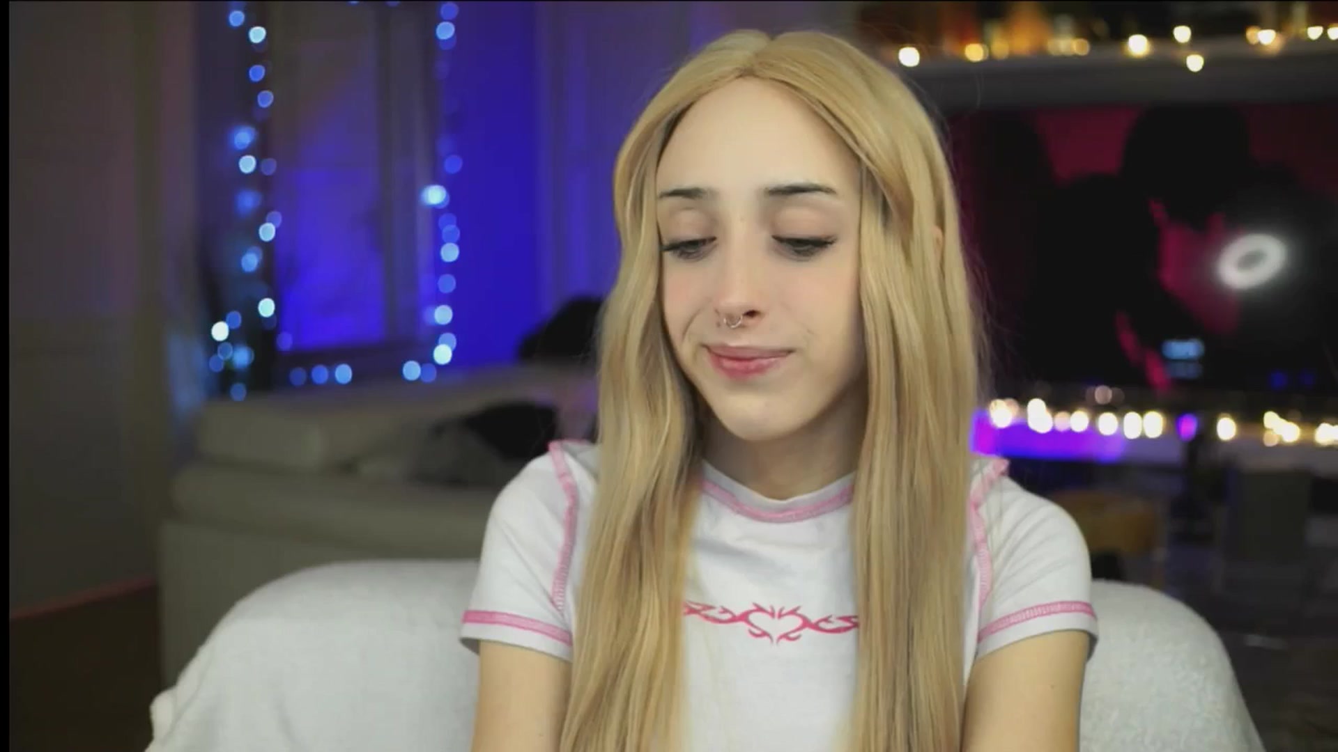 Gallery image thumbnail from Fanny21's myfreecams stream on, 10/29/2025, 22:08 image 14 of 20