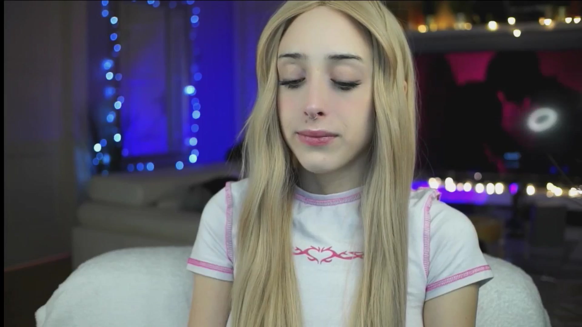 Gallery image thumbnail from Fanny21's myfreecams stream on, 10/29/2025, 22:08 image 3 of 20
