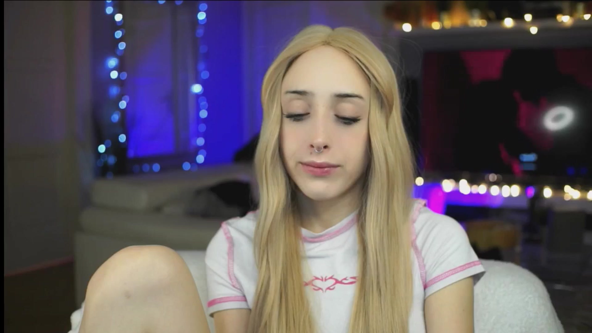 Gallery image thumbnail from Fanny21's myfreecams stream on, 10/29/2025, 22:08 image 12 of 20