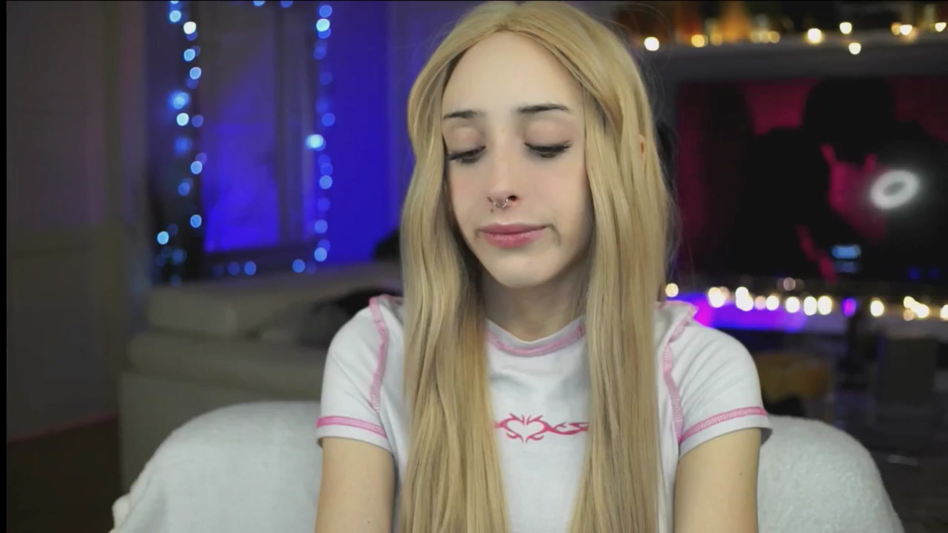 Gallery image thumbnail from Fanny21's myfreecams stream on, 10/29/2025, 22:08 image 11 of 20