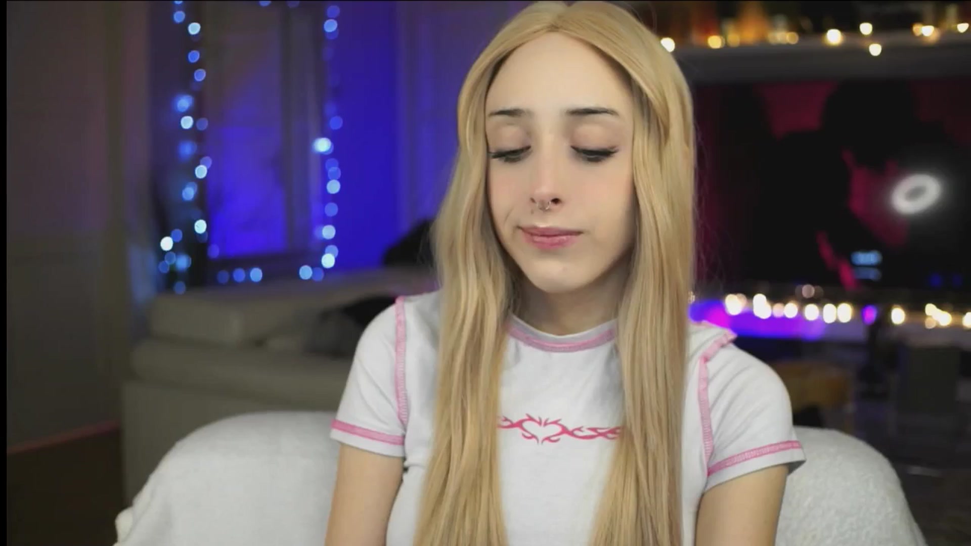 Gallery image thumbnail from Fanny21's myfreecams stream on, 10/29/2025, 22:08 image 7 of 20