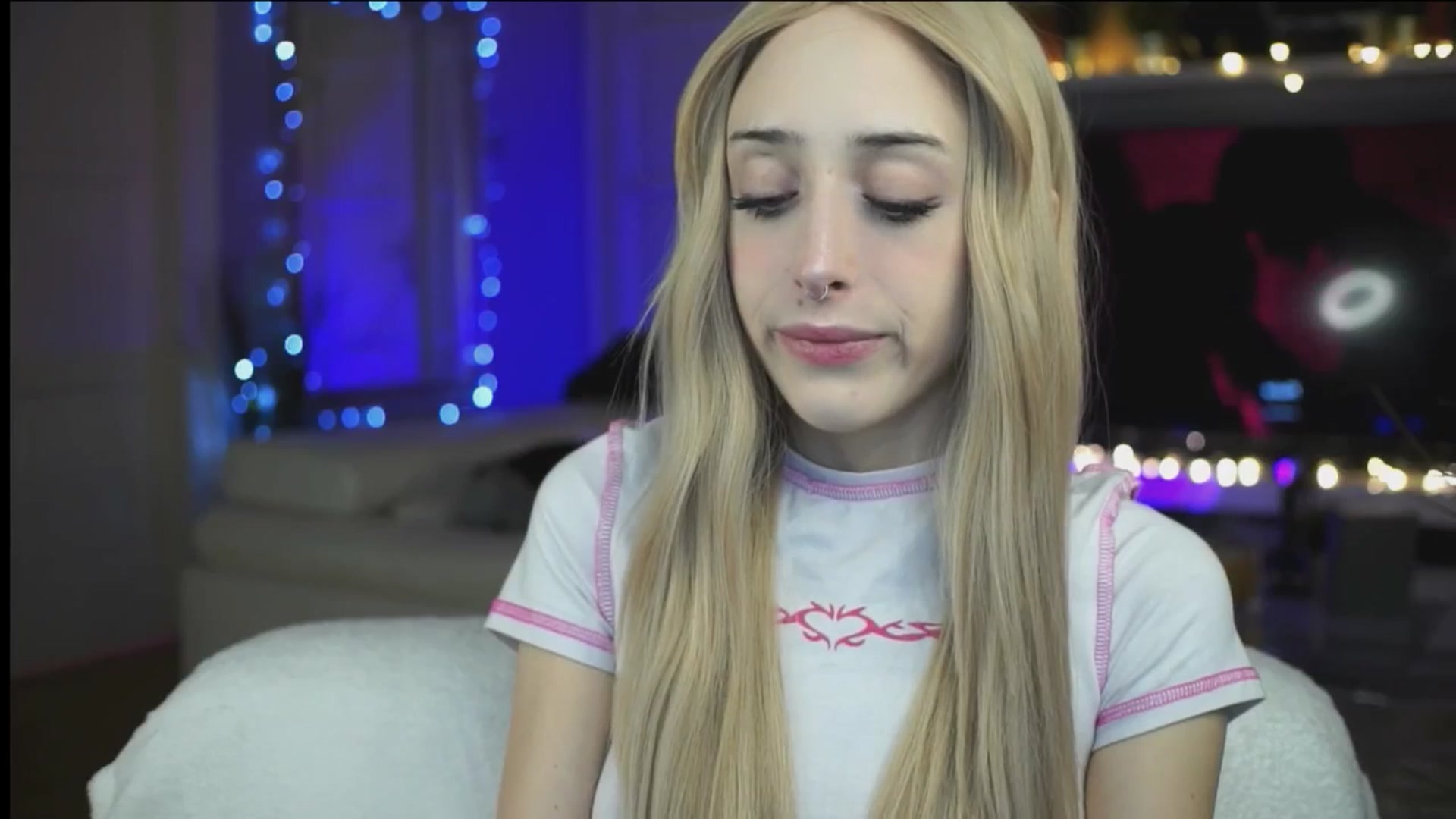 Gallery image thumbnail from Fanny21's myfreecams stream on, 10/29/2025, 22:08 image 2 of 20