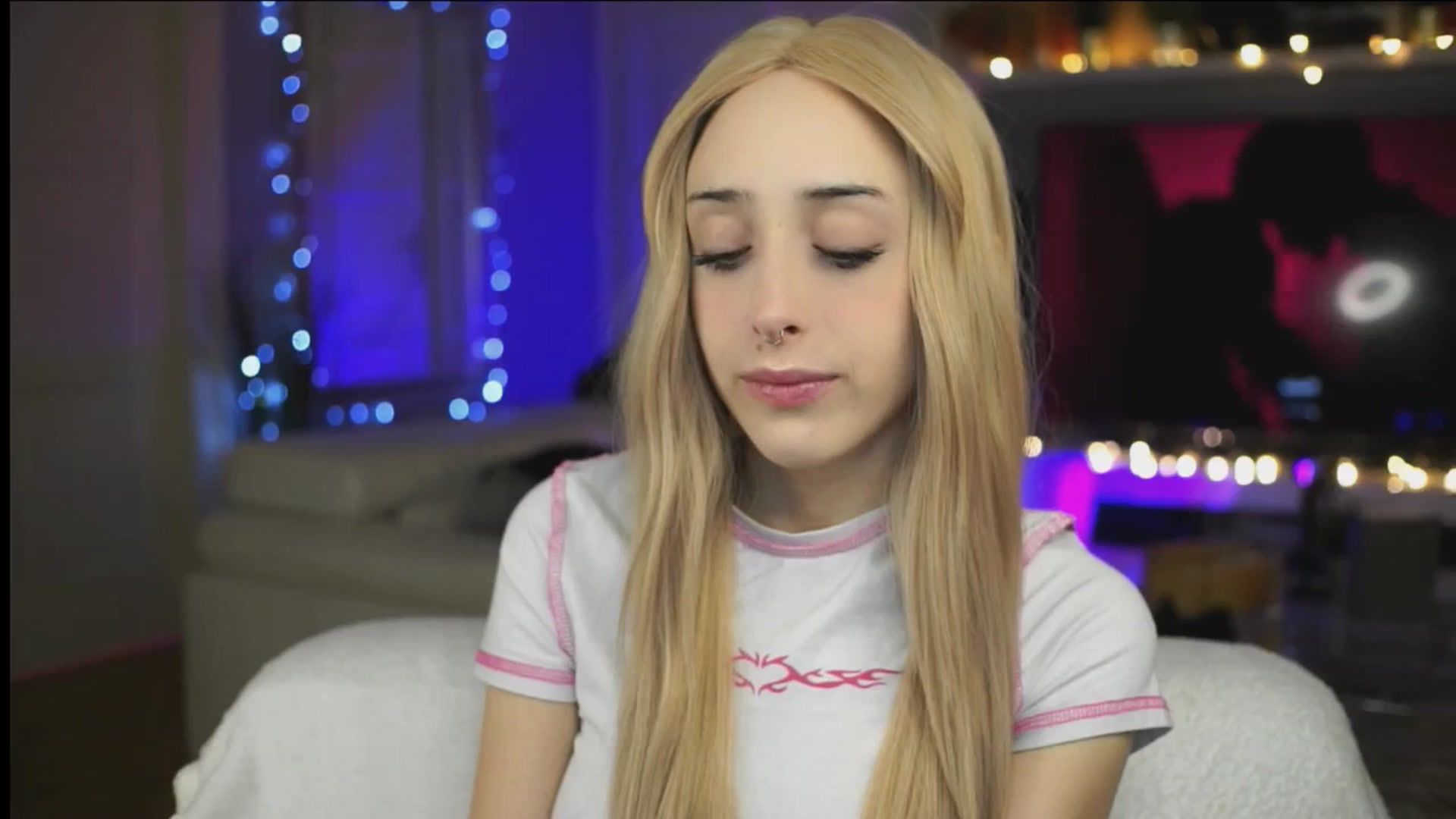 Gallery image thumbnail from Fanny21's myfreecams stream on, 10/29/2025, 22:08 image 8 of 20
