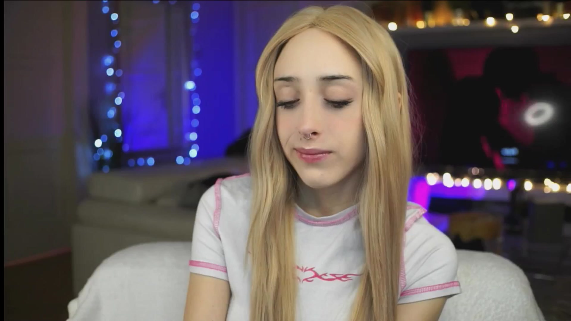 Gallery image thumbnail from Fanny21's myfreecams stream on, 10/29/2025, 22:08 image 9 of 20