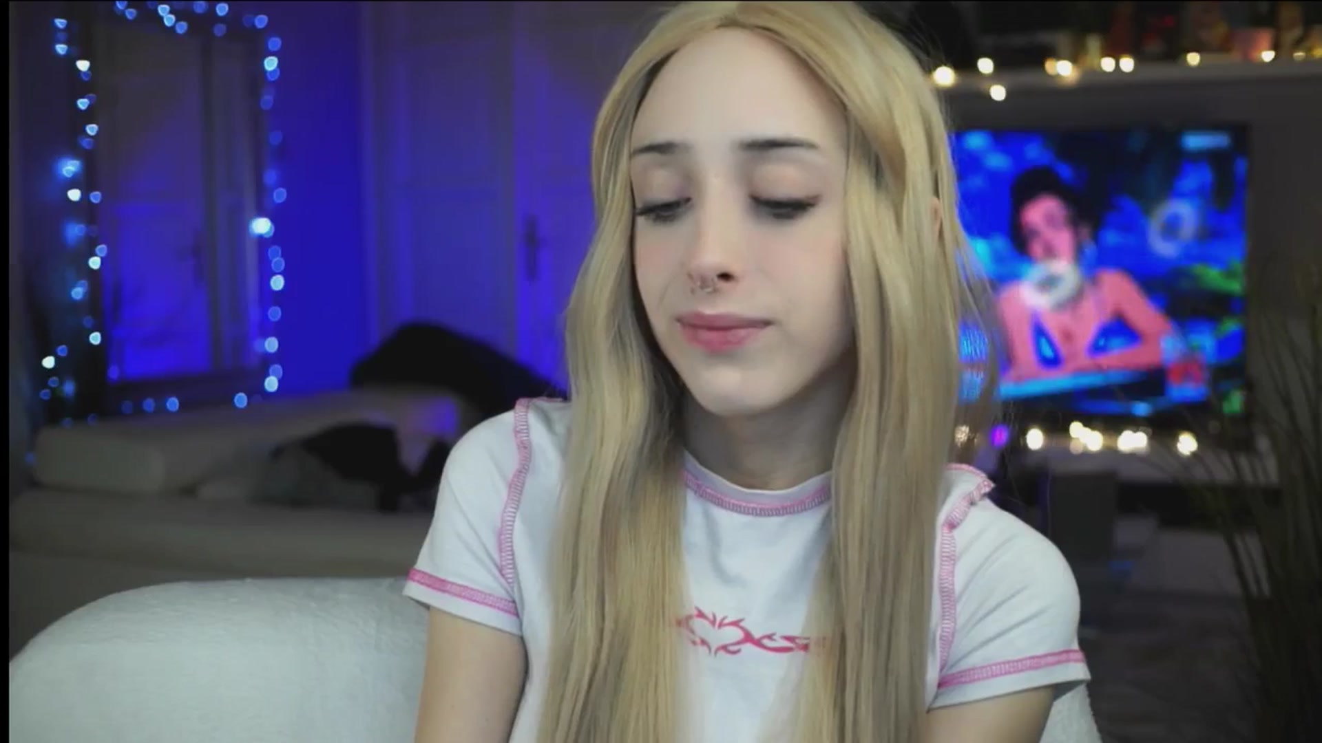 Gallery image thumbnail from Fanny21's myfreecams stream on, 10/29/2025, 23:04 image 7 of 20