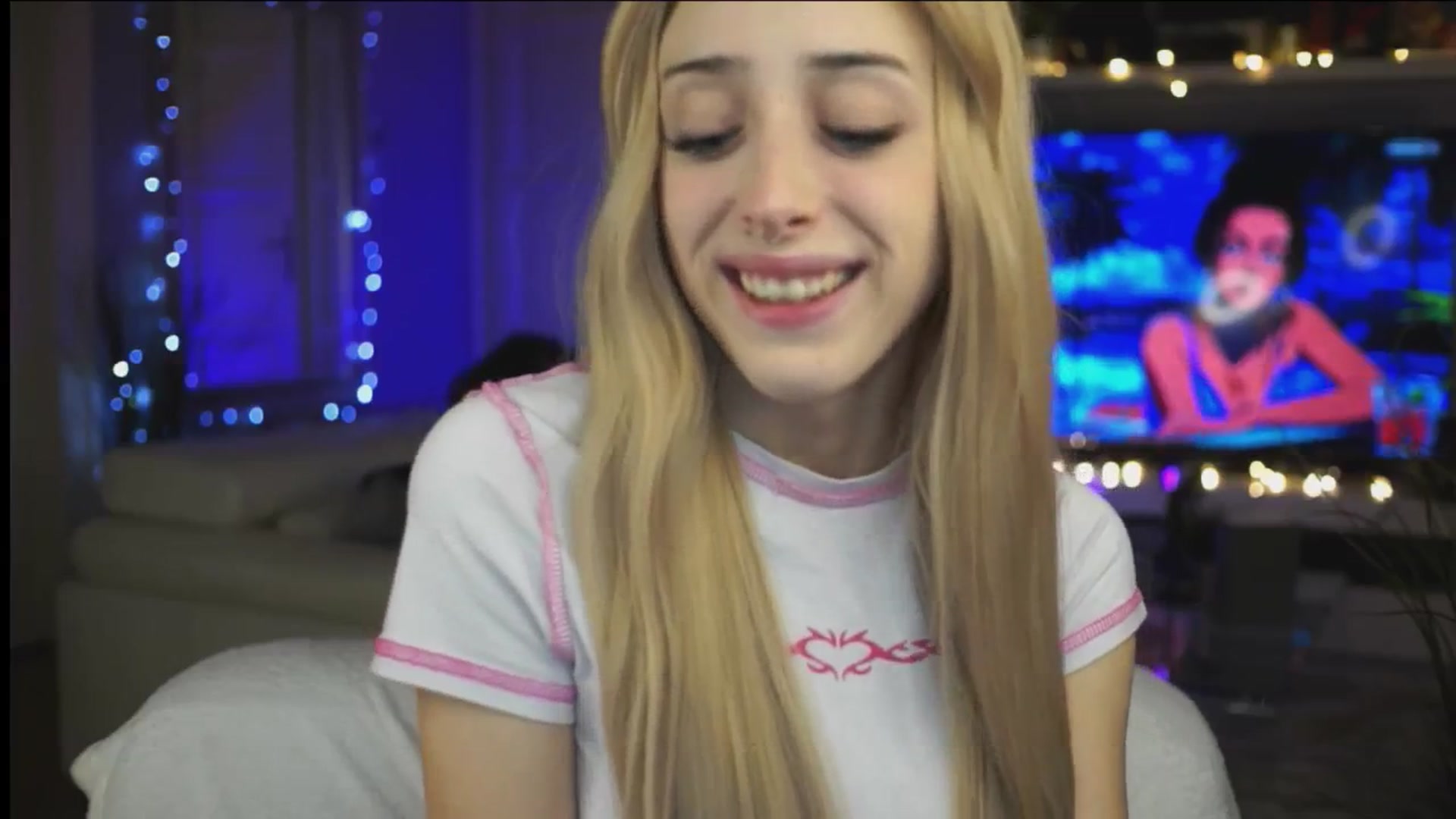 Gallery image thumbnail from Fanny21's myfreecams stream on, 10/29/2025, 23:04 image 18 of 20