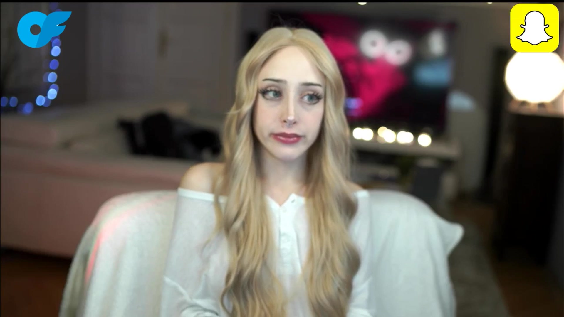 Gallery image thumbnail from Fanny21's myfreecams stream on, 11/06/2025, 21:18 image 3 of 20