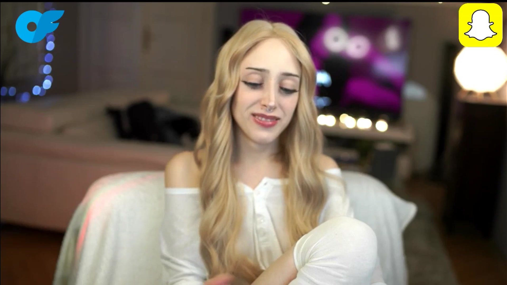 Gallery image thumbnail from Fanny21's myfreecams stream on, 11/06/2025, 21:18 image 6 of 20