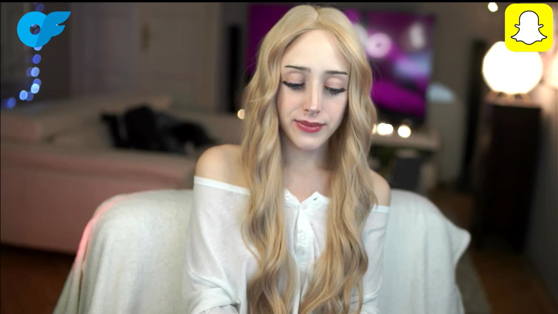 Gallery image thumbnail from Fanny21's myfreecams stream on, 11/06/2025, 21:18 image 13 of 20