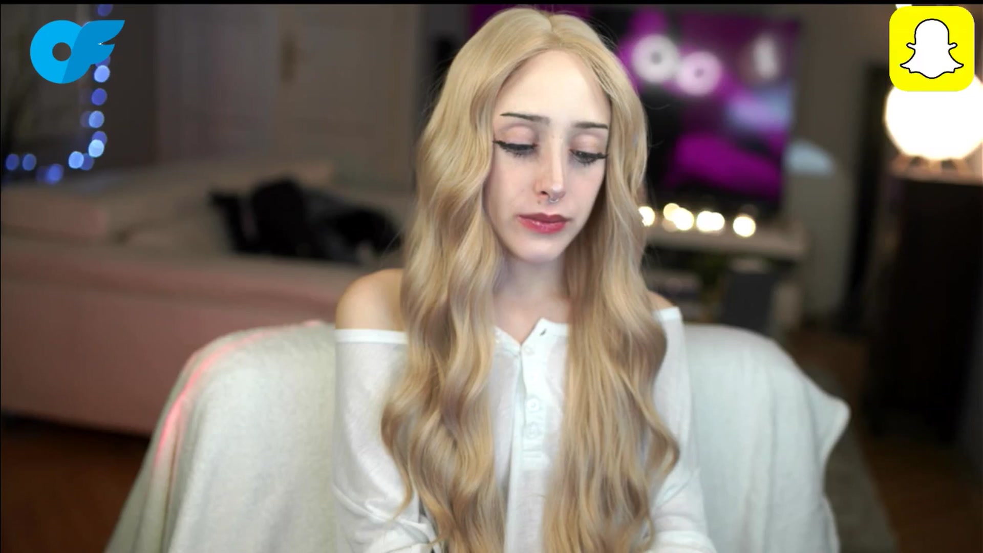 Gallery image thumbnail from Fanny21's myfreecams stream on, 11/06/2025, 21:18 image 15 of 20