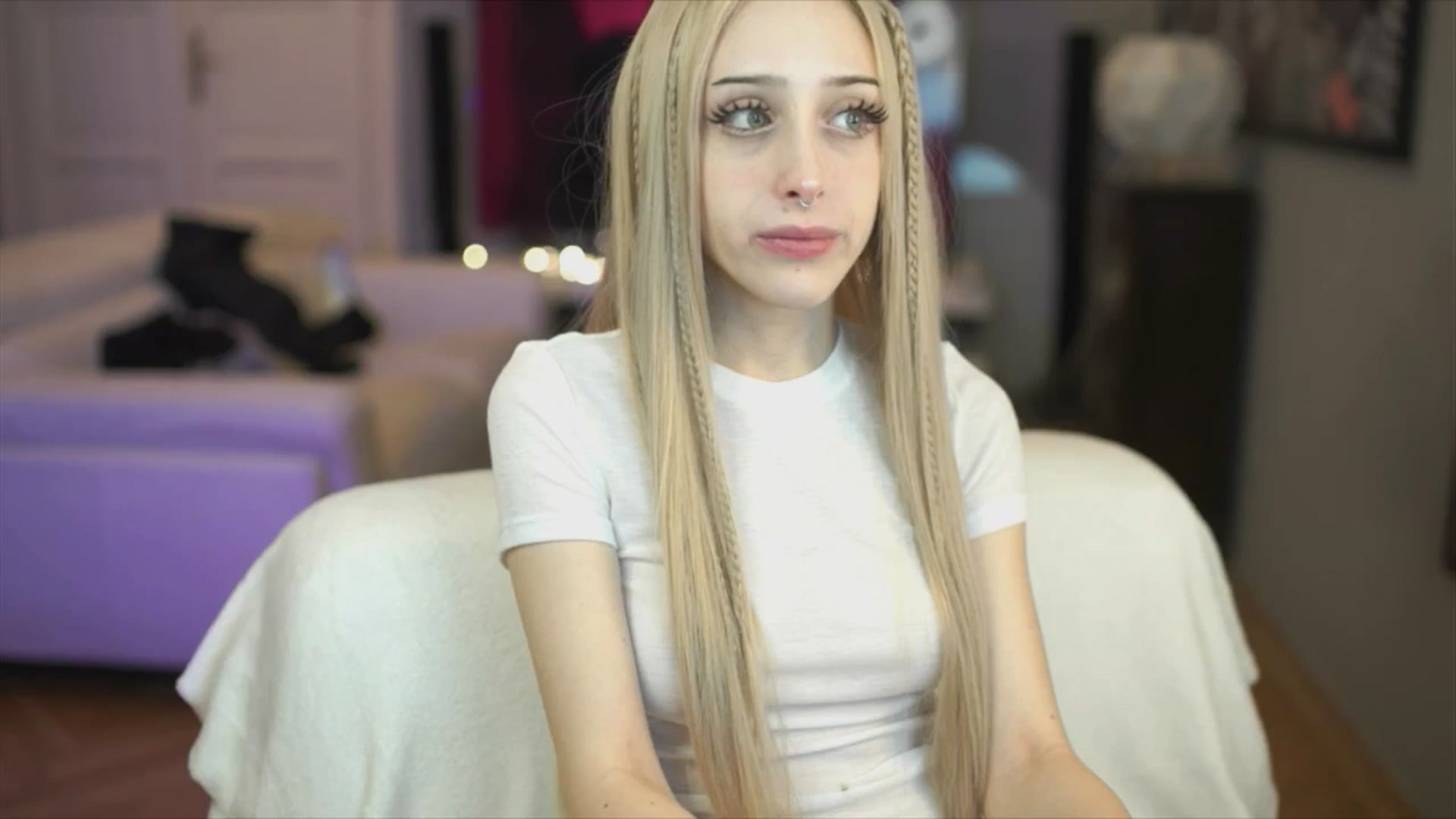 Gallery image thumbnail from Fanny21's myfreecams stream on, 11/13/2025, 18:50 image 4 of 20