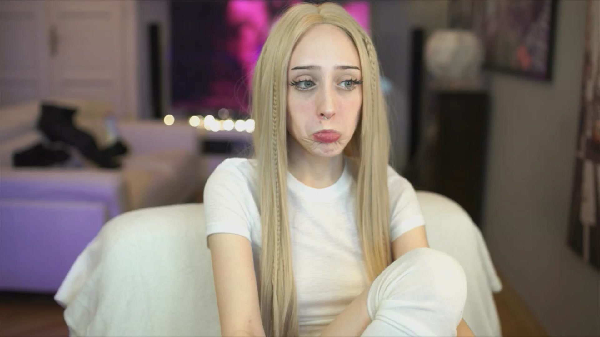 Gallery image thumbnail from Fanny21's myfreecams stream on, 11/13/2025, 20:33 image 19 of 20