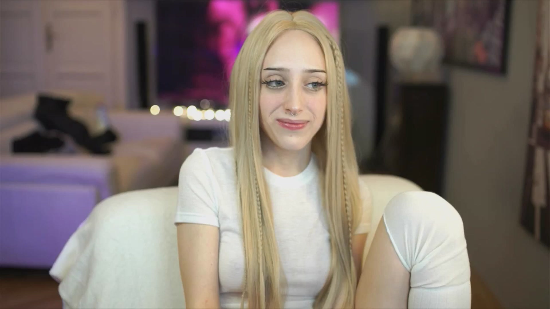 Gallery image thumbnail from Fanny21's myfreecams stream on, 11/13/2025, 21:31 image 18 of 20