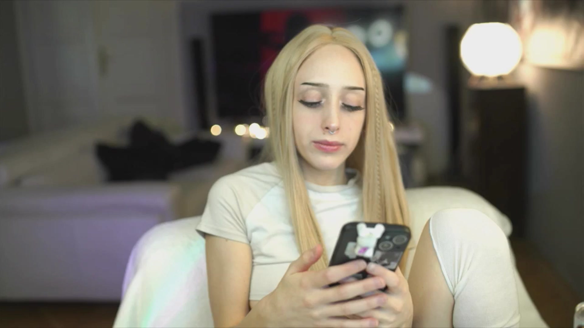 Gallery image thumbnail from Fanny21's myfreecams stream on, 11/15/2025, 21:24 image 8 of 20