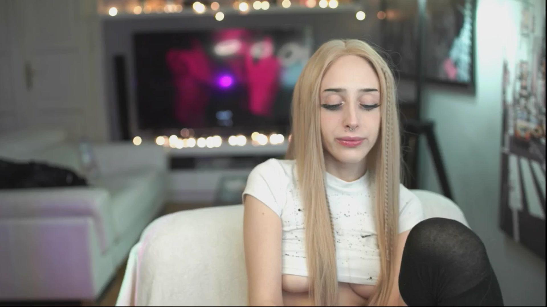 Gallery image thumbnail from Fanny21's myfreecams stream on, 11/21/2025, 23:06 image 1 of 20