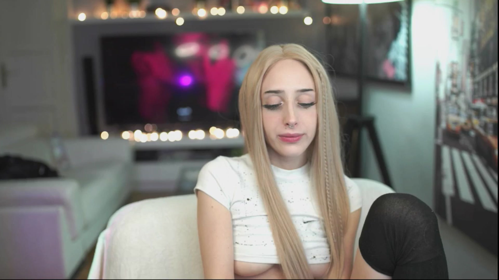 Gallery image thumbnail from Fanny21's myfreecams stream on, 11/21/2025, 23:06 image 13 of 20