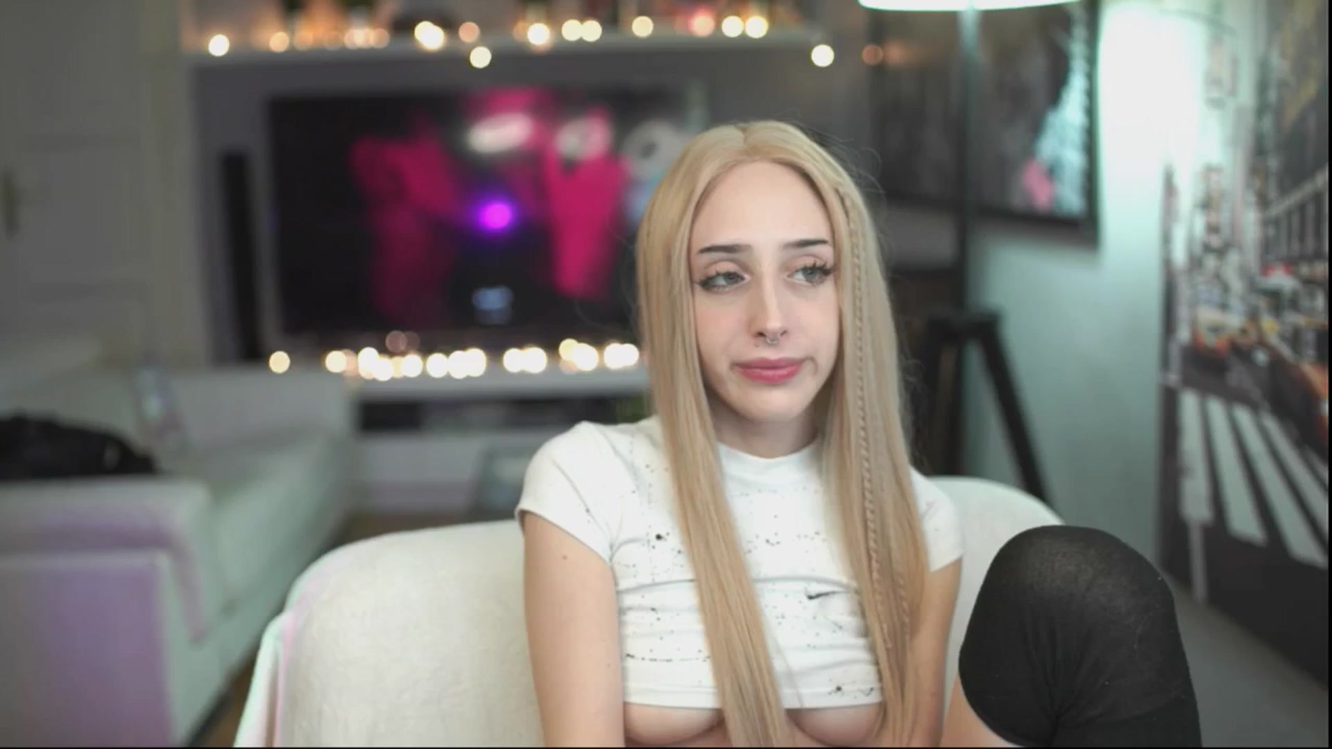 Gallery image thumbnail from Fanny21's myfreecams stream on, 11/21/2025, 23:06 image 14 of 20