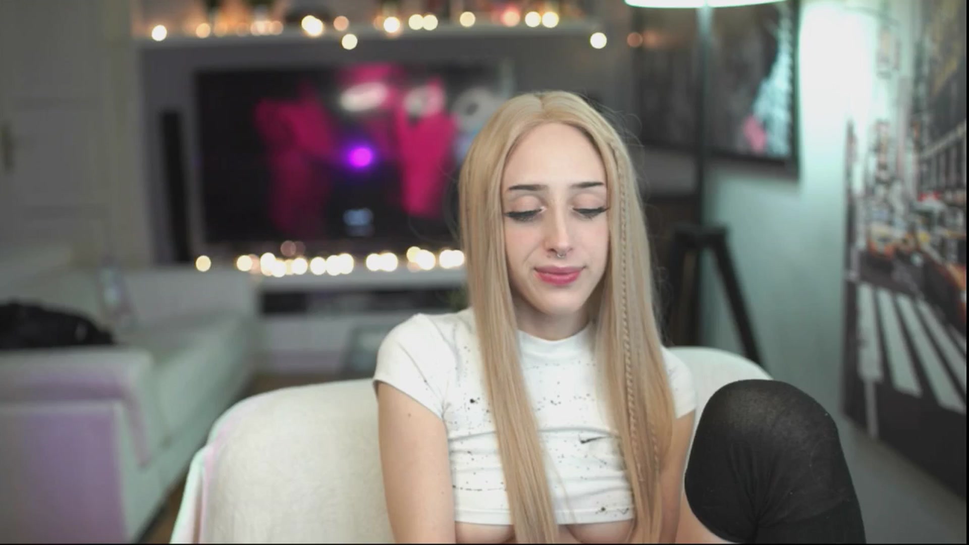 Gallery image thumbnail from Fanny21's myfreecams stream on, 11/21/2025, 23:06 image 15 of 20