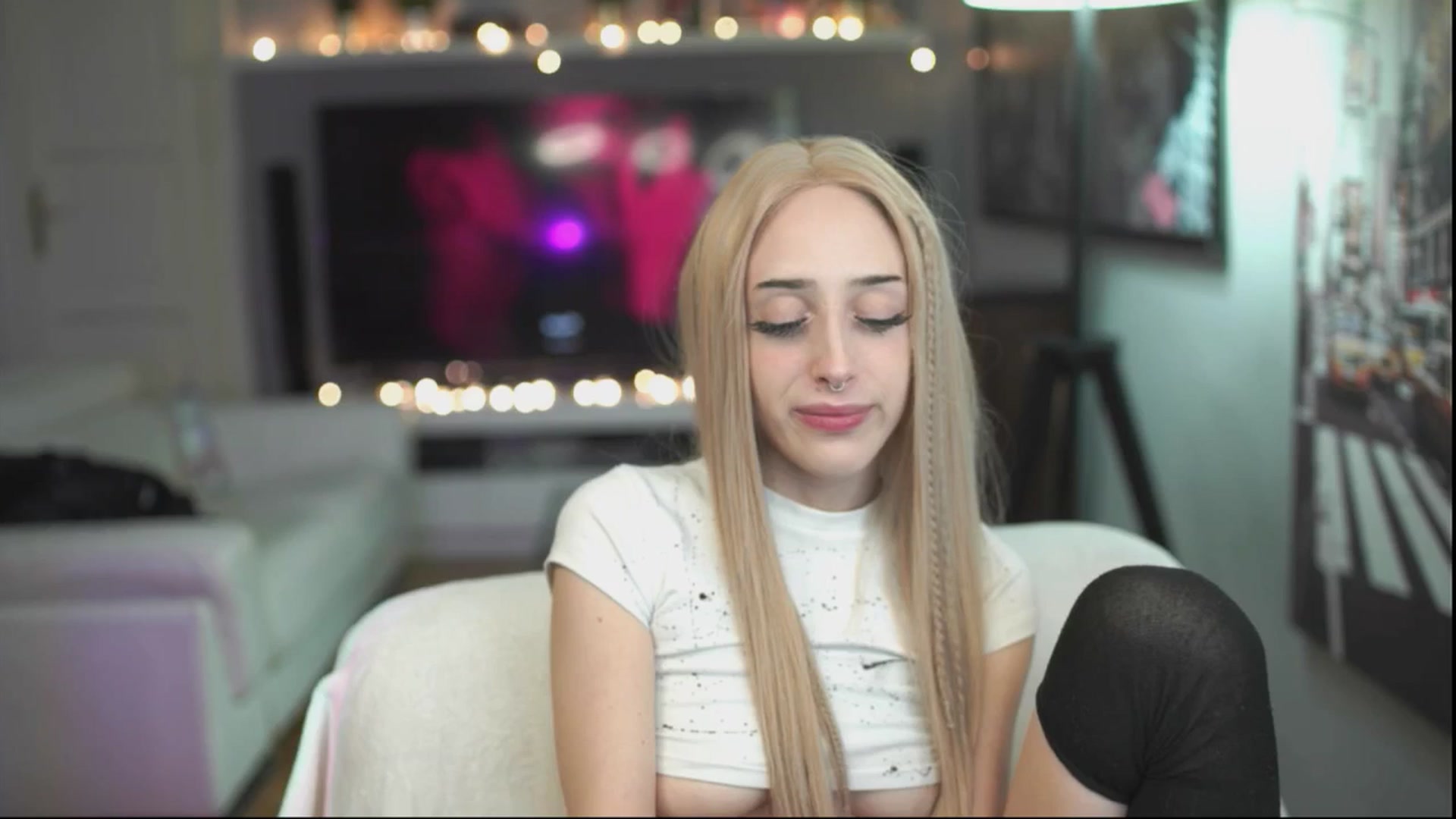 Gallery image thumbnail from Fanny21's myfreecams stream on, 11/21/2025, 23:06 image 20 of 20