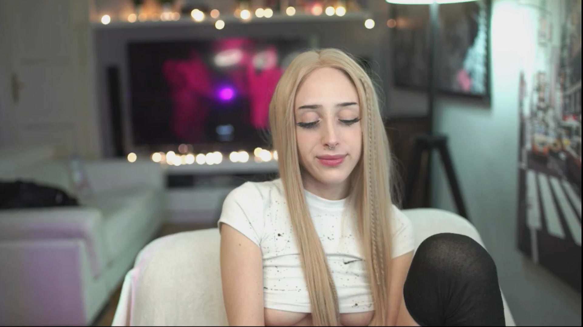 Gallery image thumbnail from Fanny21's myfreecams stream on, 11/21/2025, 23:06 image 19 of 20
