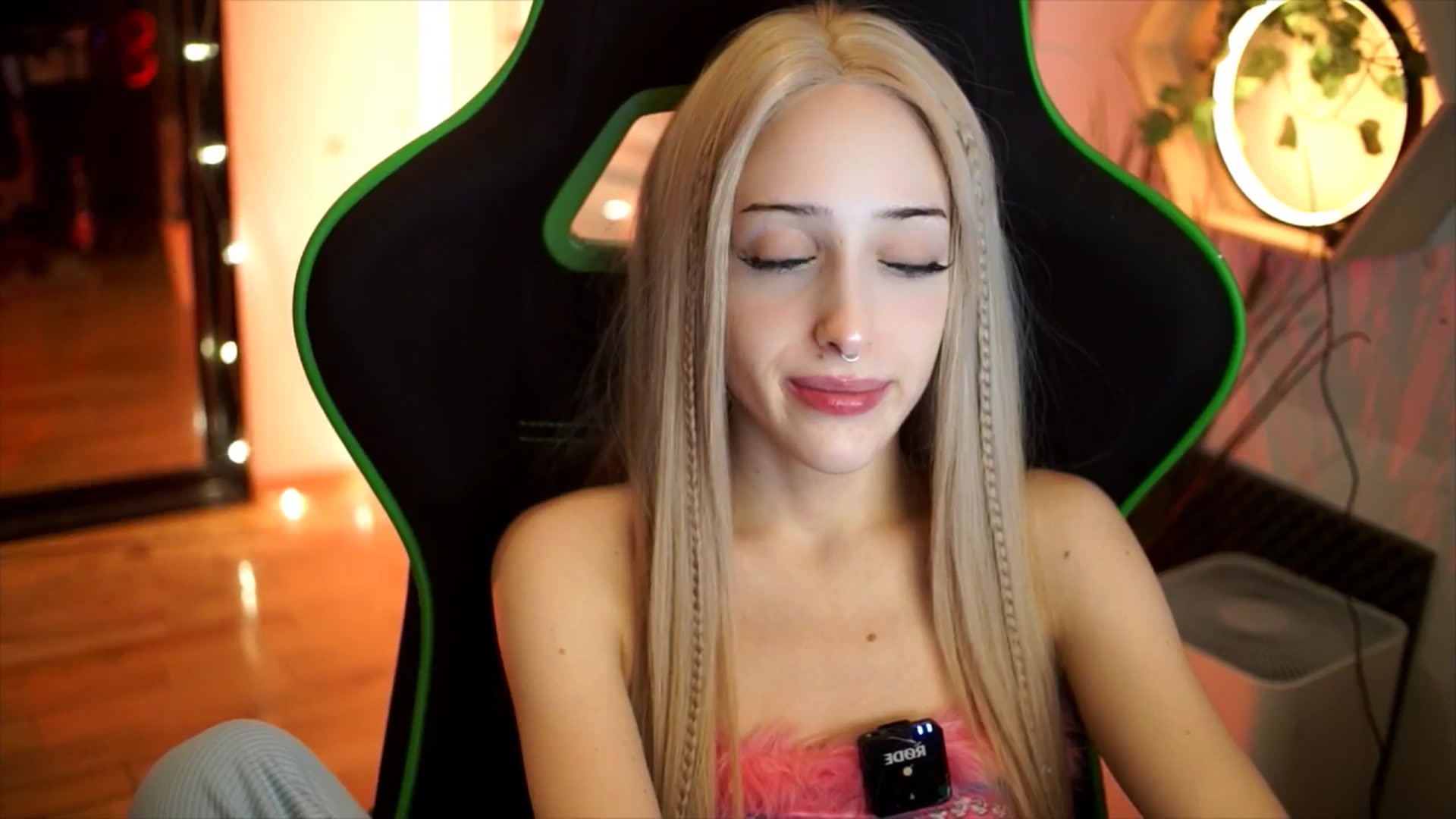 Gallery image thumbnail from Fanny21's myfreecams stream on, 11/24/2025, 22:06 image 15 of 20