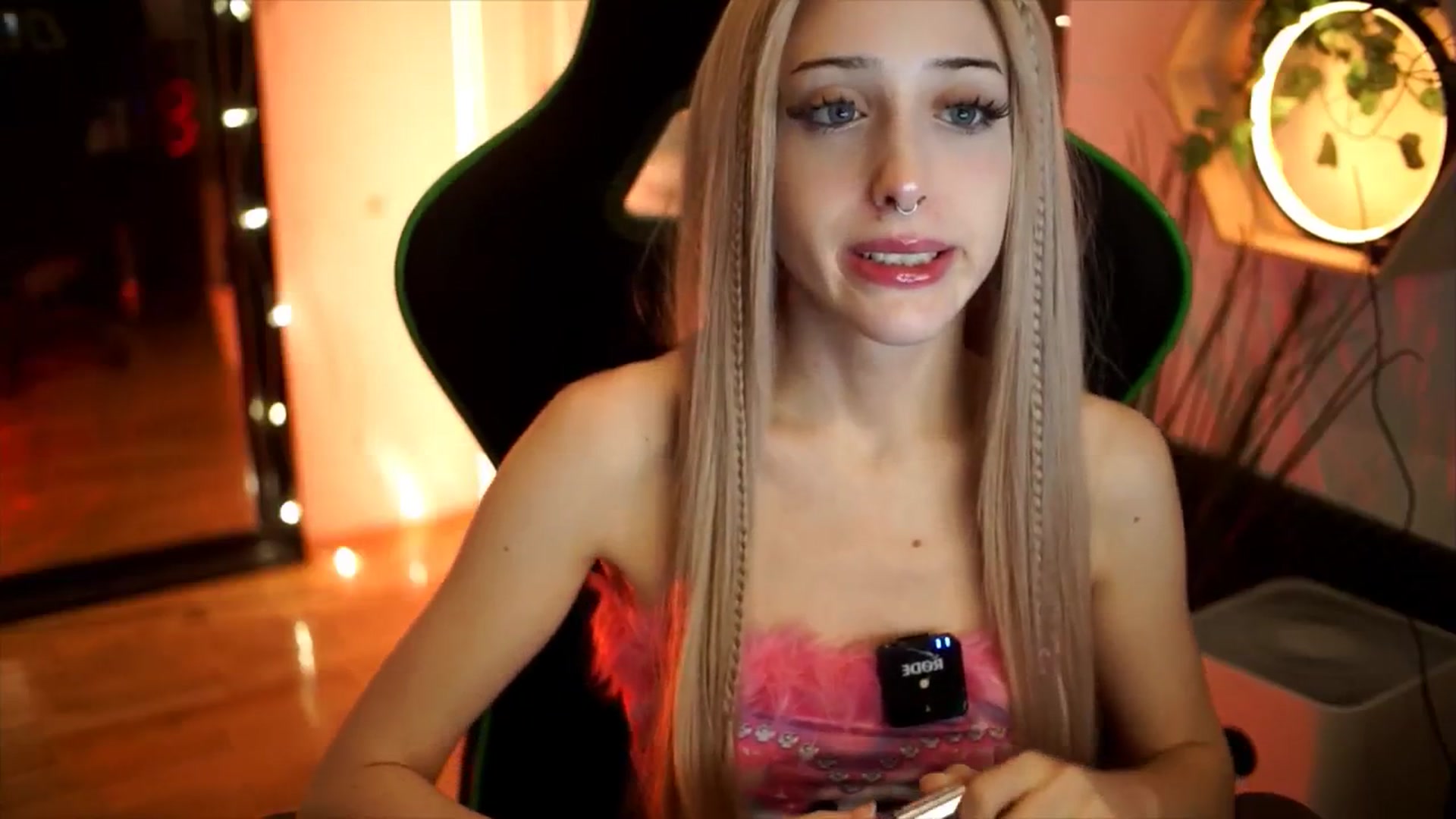 Gallery image thumbnail from Fanny21's myfreecams stream on, 11/24/2025, 22:06 image 9 of 20