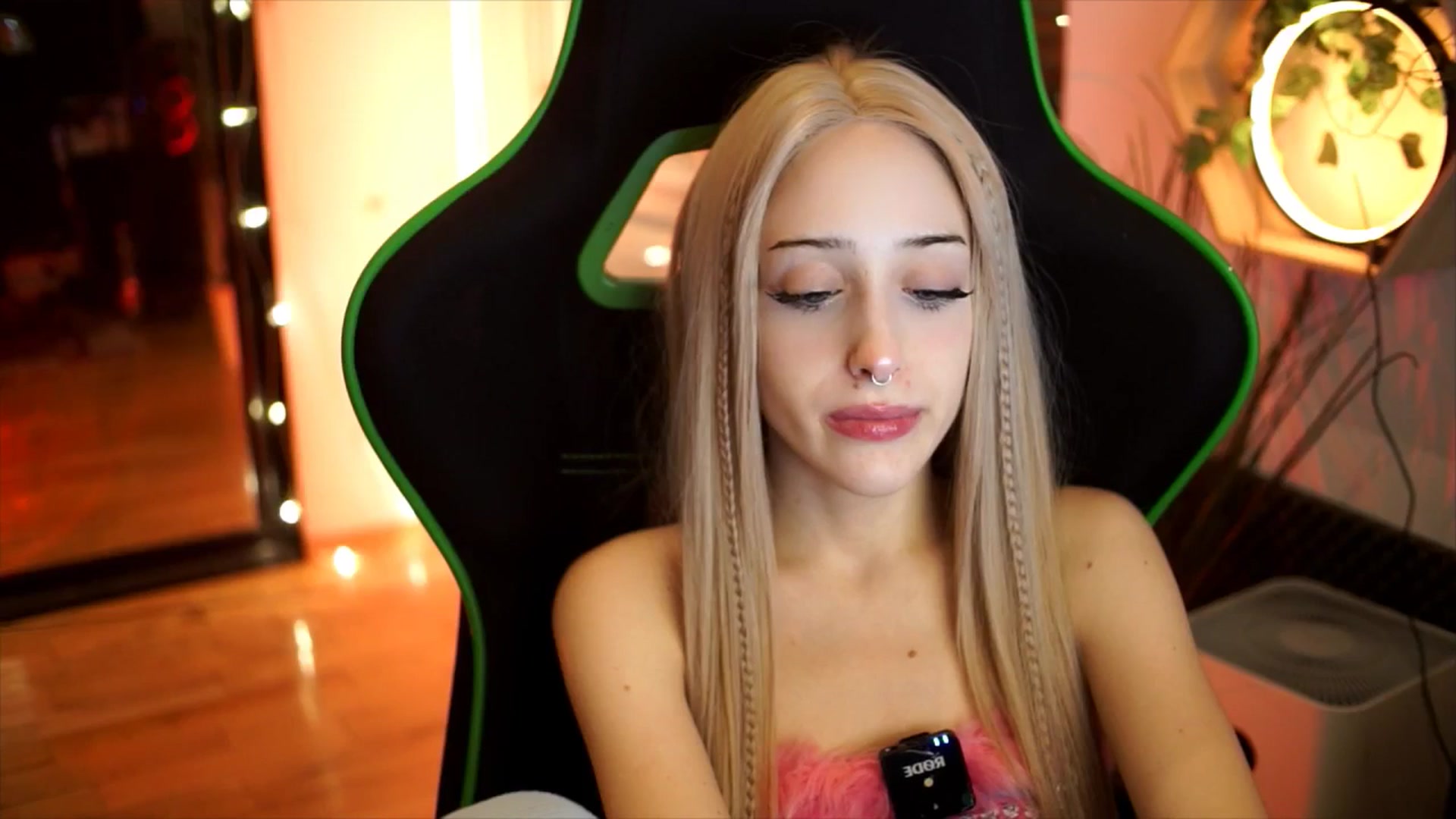 Gallery image thumbnail from Fanny21's myfreecams stream on, 11/24/2025, 22:06 image 5 of 20