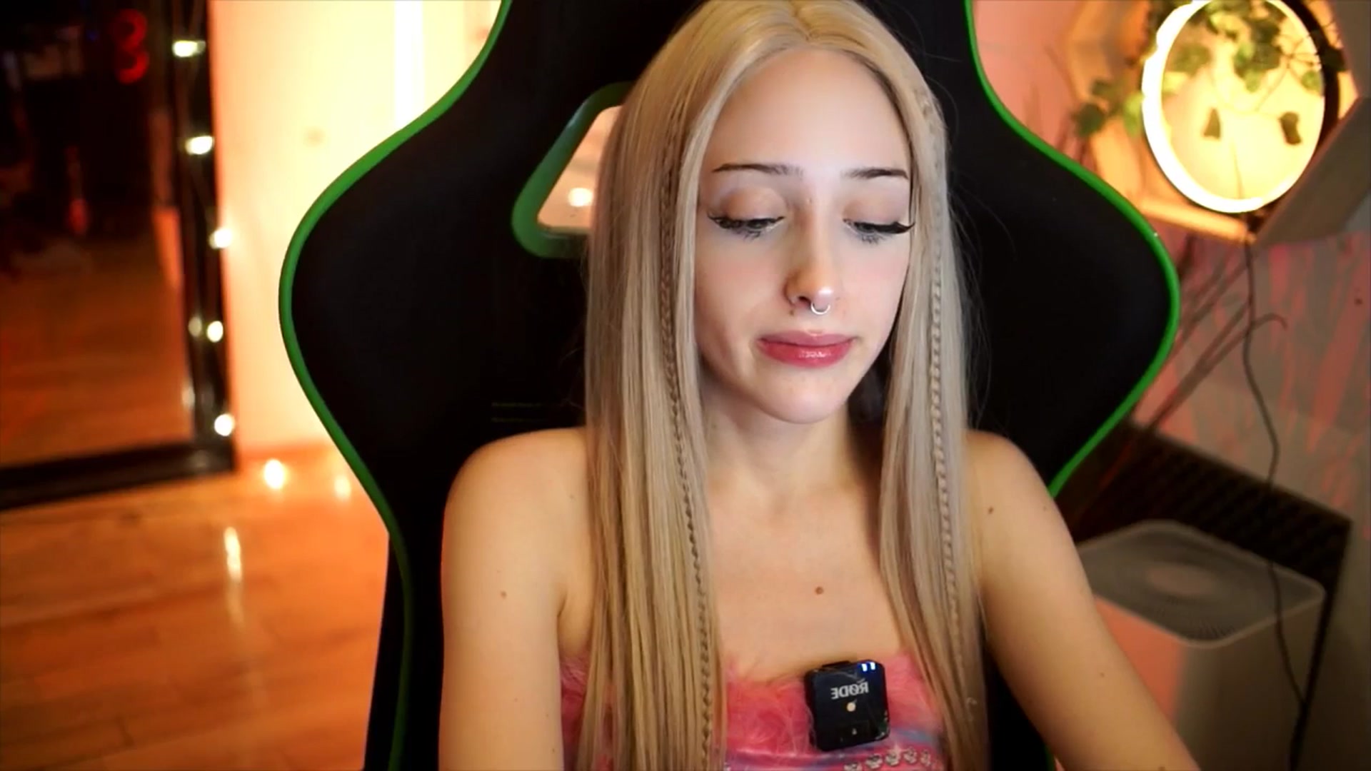 Gallery image thumbnail from Fanny21's myfreecams stream on, 11/24/2025, 22:06 image 18 of 20