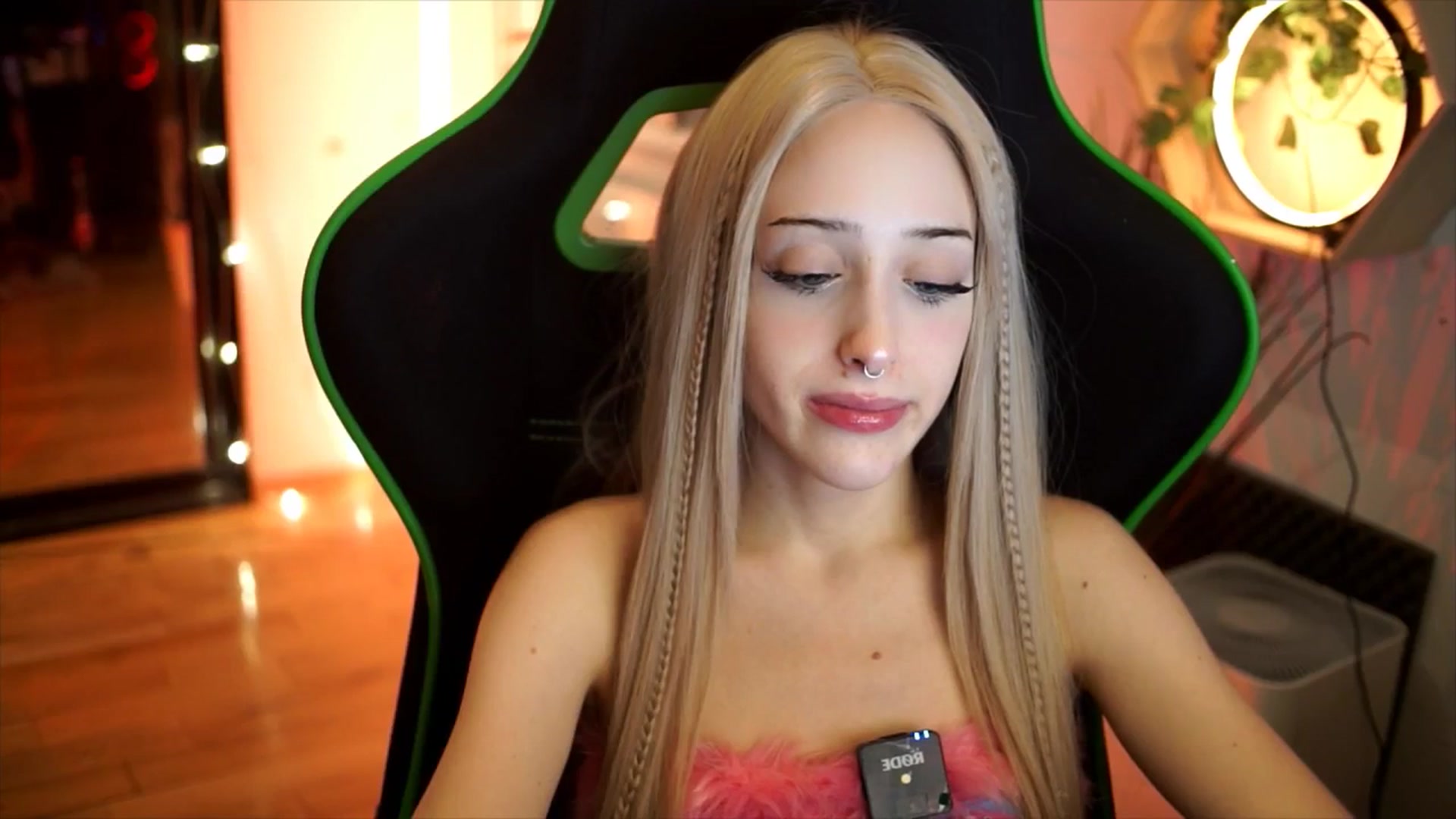 Gallery image thumbnail from Fanny21's myfreecams stream on, 11/24/2025, 22:06 image 16 of 20