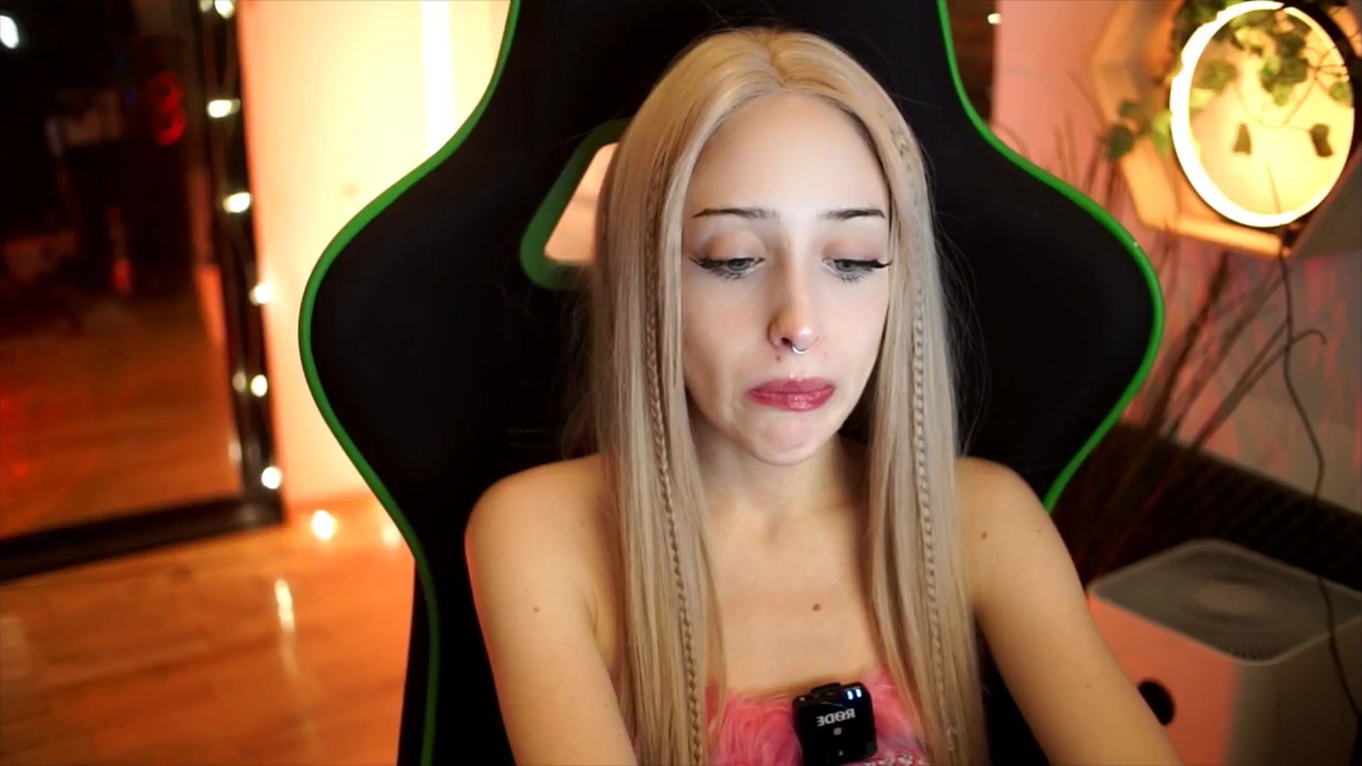 Gallery image thumbnail from Fanny21's myfreecams stream on, 11/24/2025, 22:06 image 2 of 20