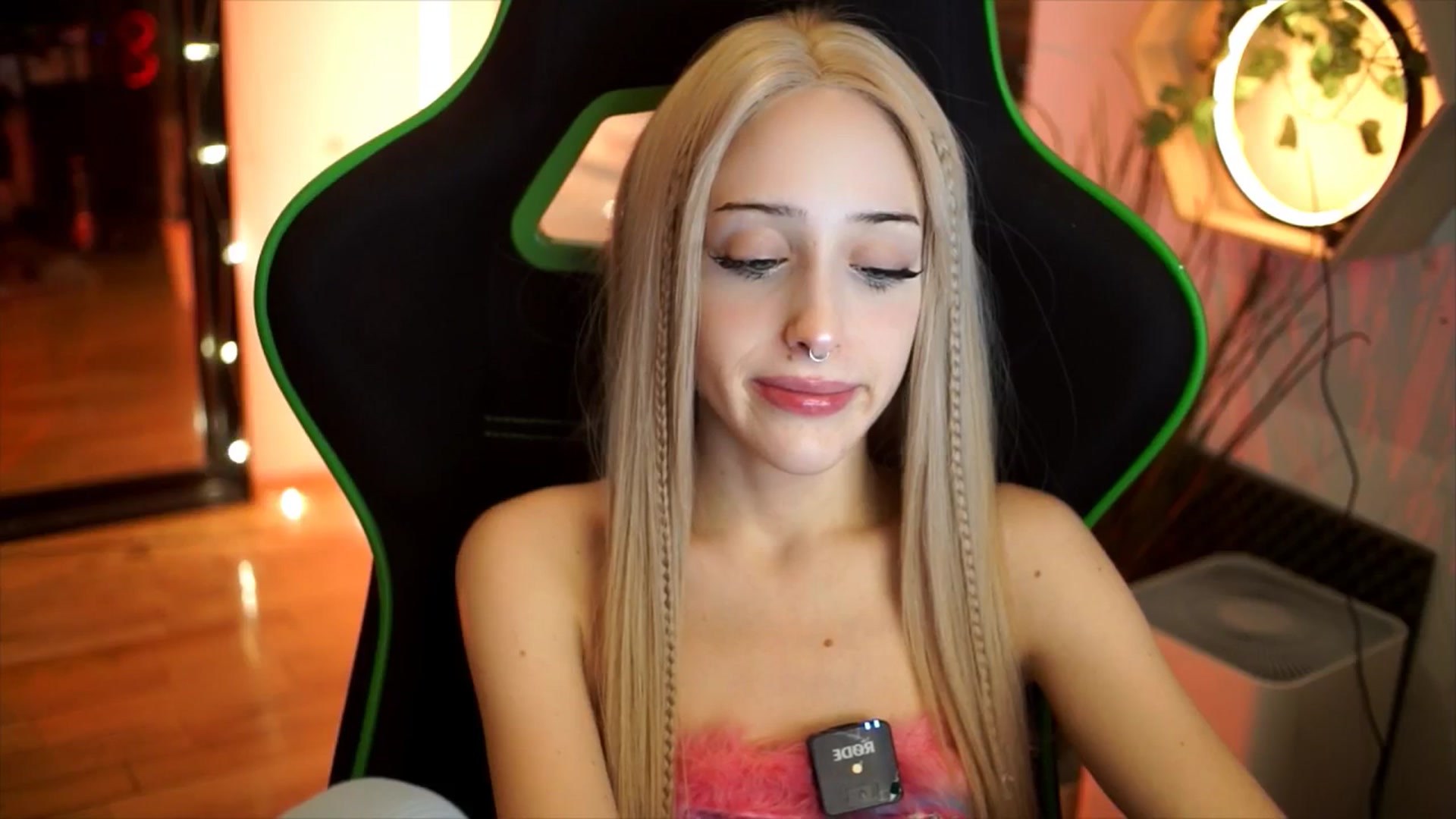 Gallery image thumbnail from Fanny21's myfreecams stream on, 11/24/2025, 22:06 image 13 of 20