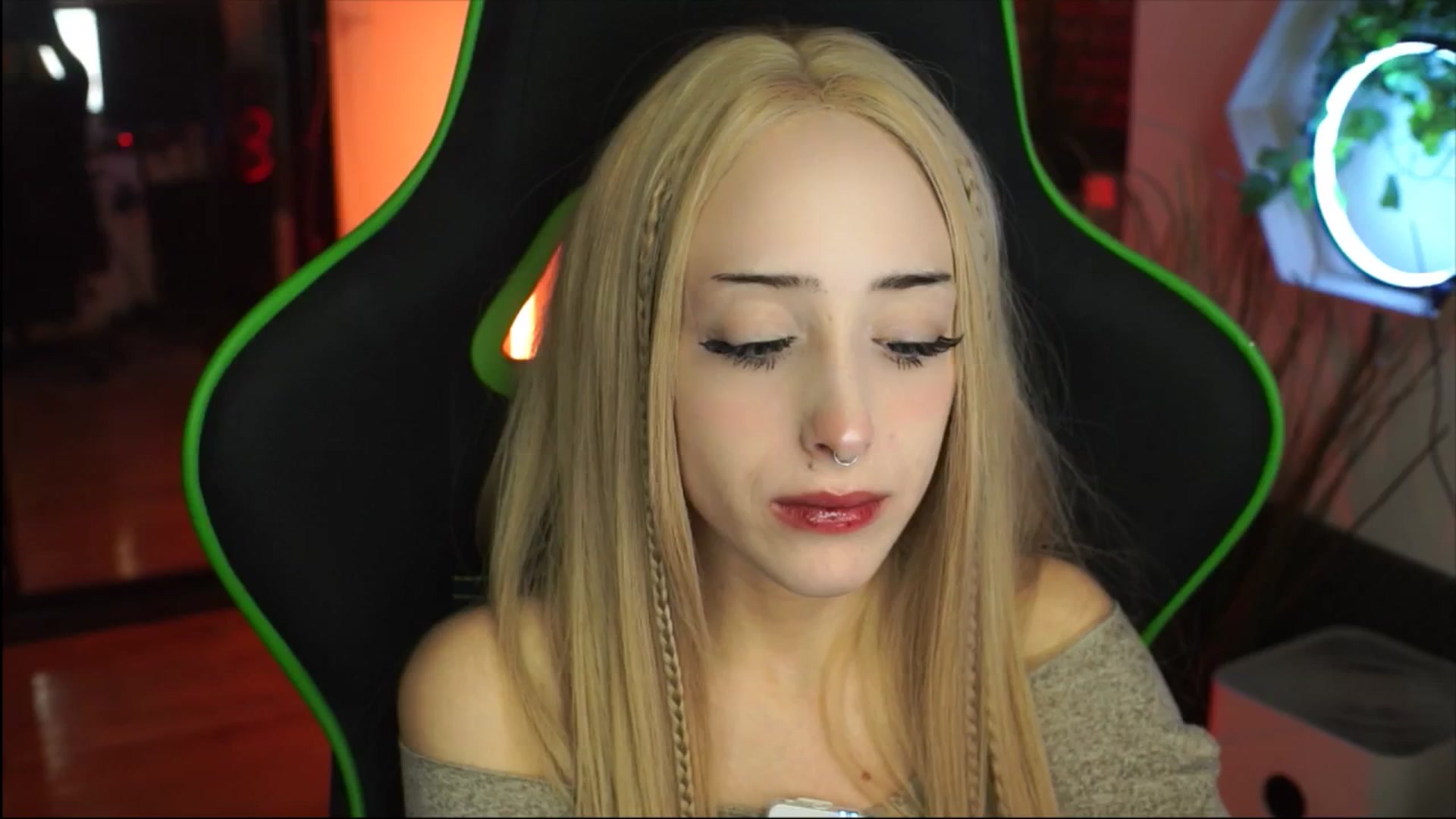 Gallery image thumbnail from Fanny21's myfreecams stream on, 12/03/2025, 20:07 image 4 of 20