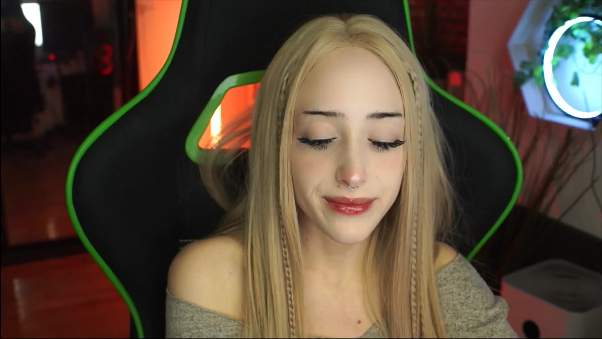 Gallery image thumbnail from Fanny21's myfreecams stream on, 12/03/2025, 20:07 image 5 of 20