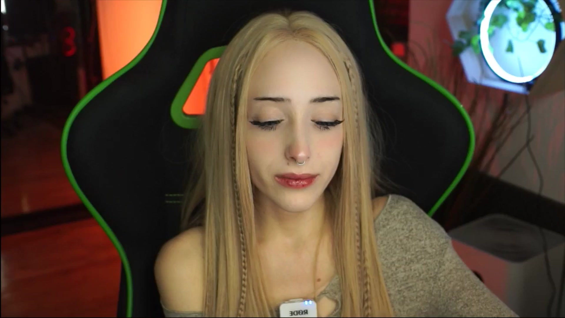 Gallery image thumbnail from Fanny21's myfreecams stream on, 12/03/2025, 20:07 image 12 of 20