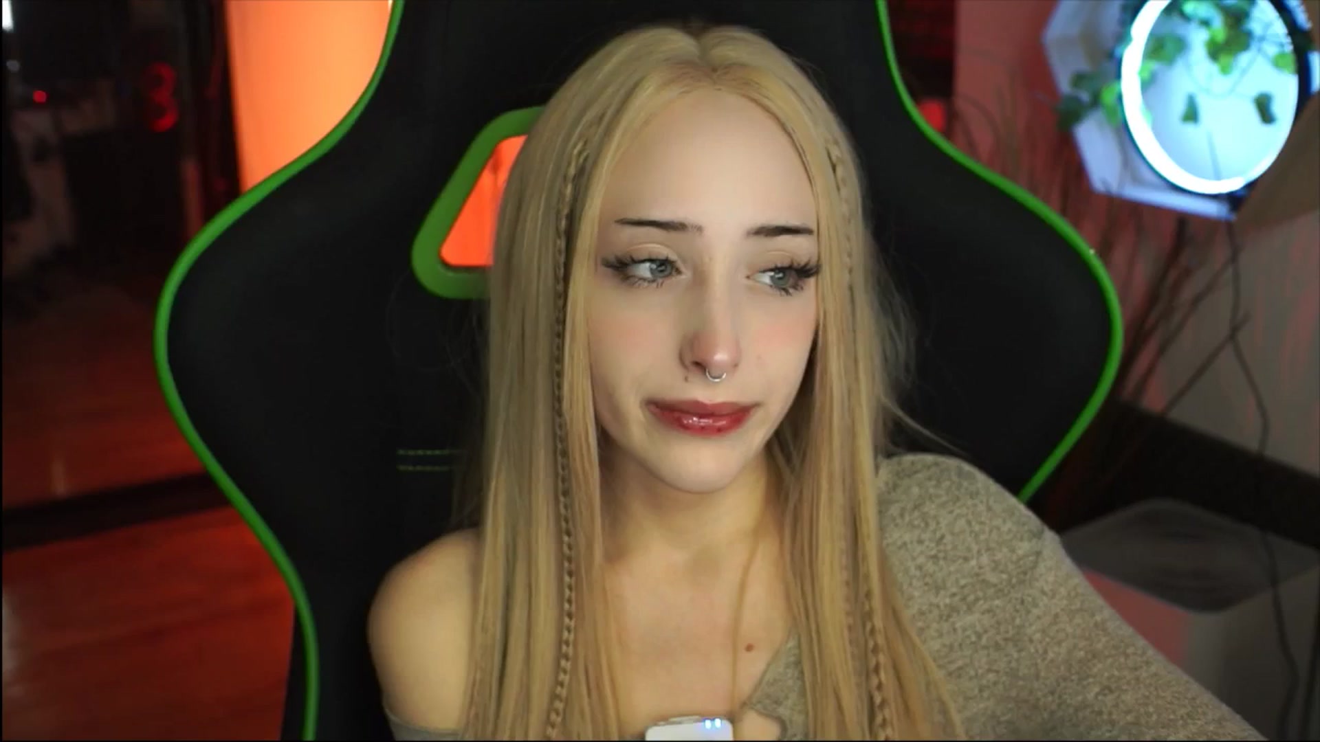 Gallery image thumbnail from Fanny21's myfreecams stream on, 12/03/2025, 20:07 image 14 of 20